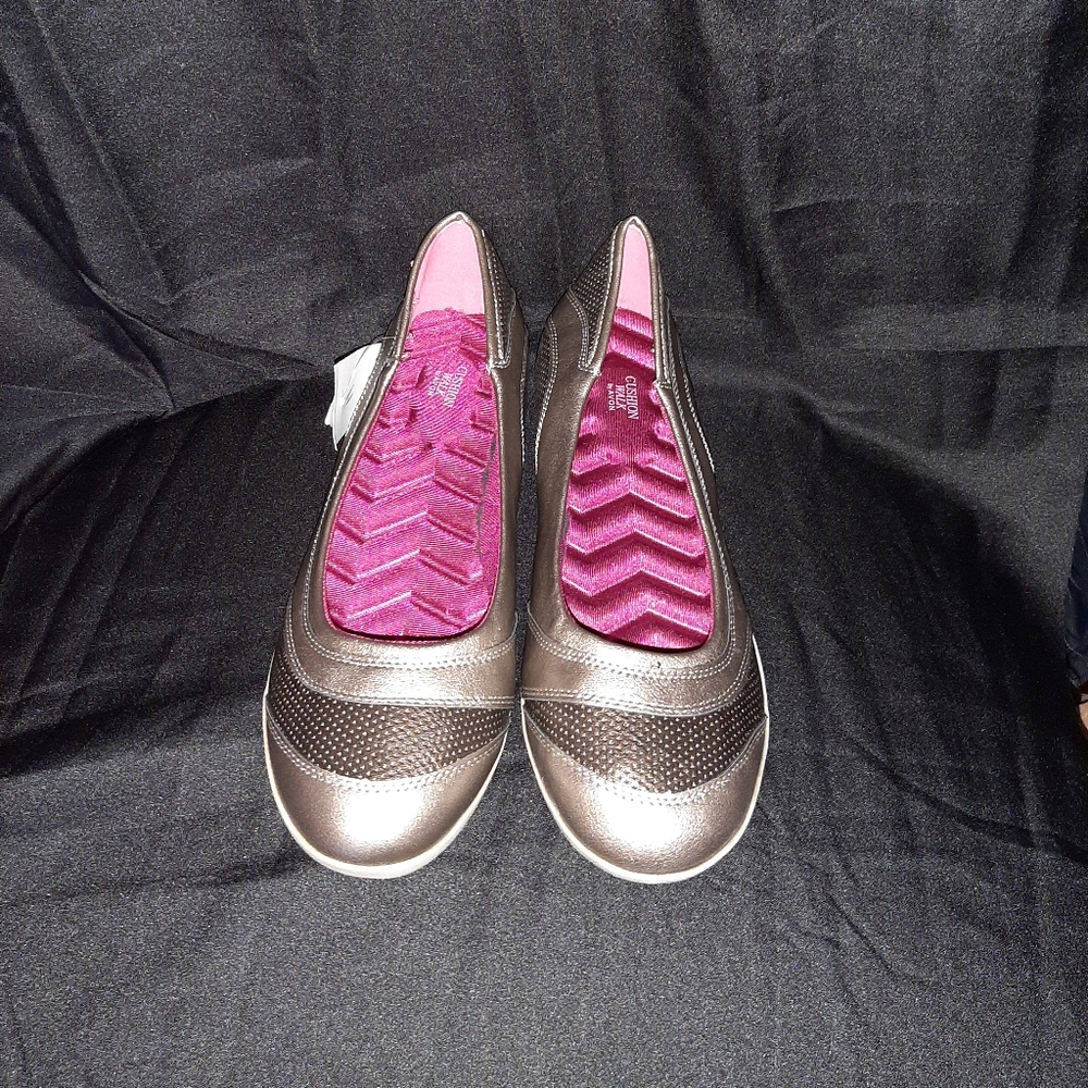 Avon Walking shoes new with tags